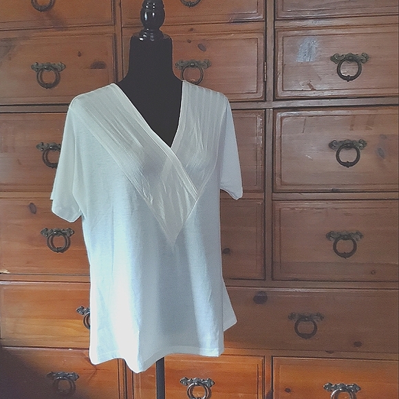 Ladies Blouse NWOT - Picture 1 of 2